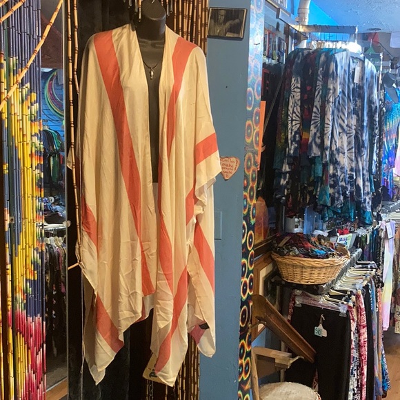 Peach & Cream Shawl - Picture 1 of 2